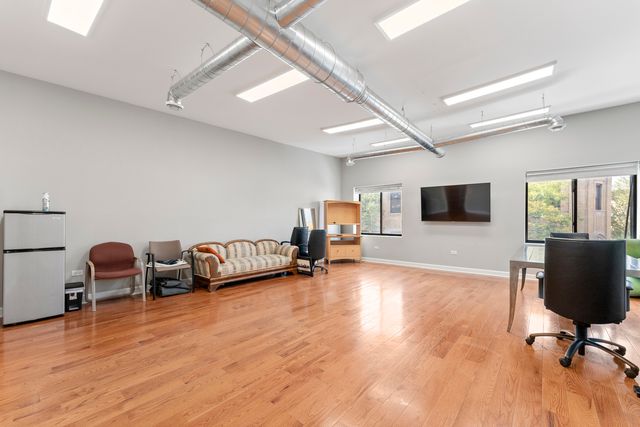 4122 W Grand Avenue, Chicago, IL 60651