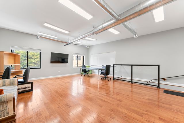 4122 W Grand Avenue, Chicago, IL 60651