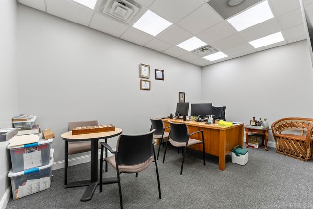 4122 W Grand Avenue, Chicago, IL 60651