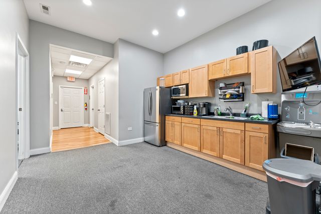 4122 W Grand Avenue, Chicago, IL 60651