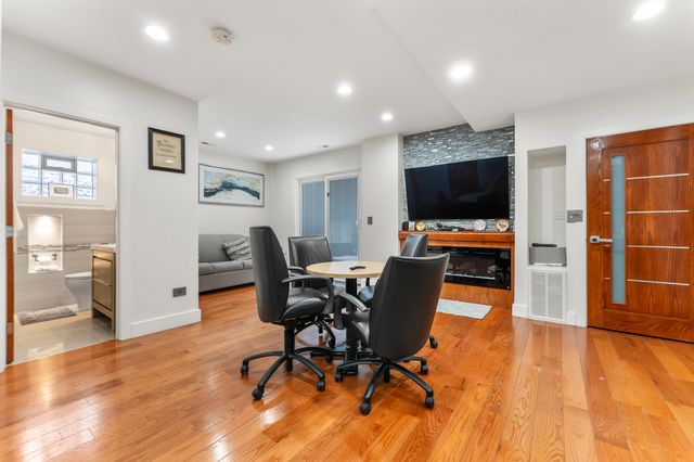 4122 W Grand Avenue, Chicago, IL 60651