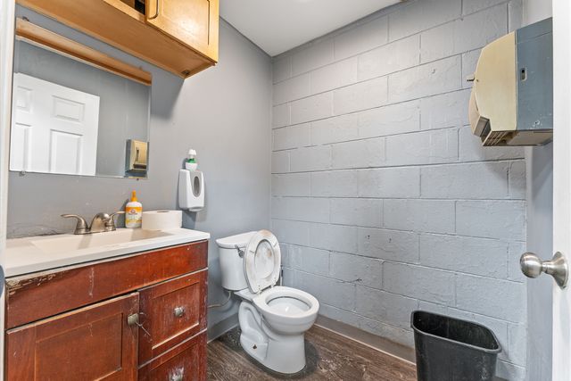 4122 W Grand Avenue, Chicago, IL 60651