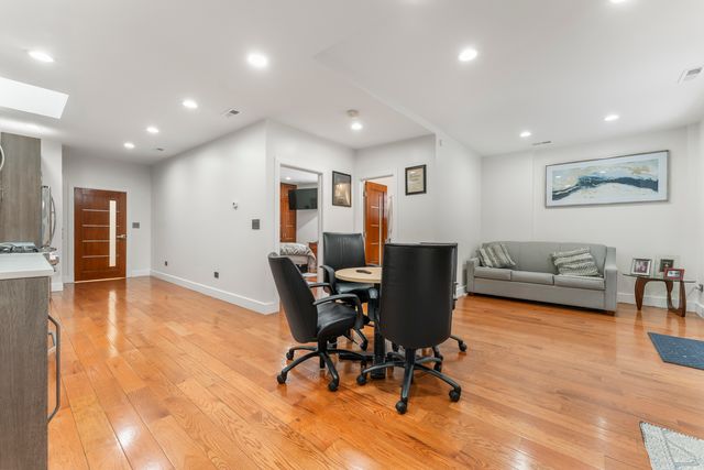 4122 W Grand Avenue, Chicago, IL 60651