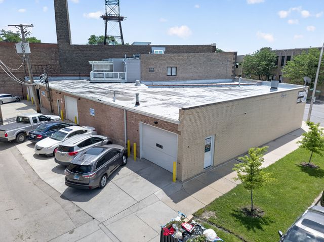4122 W Grand Avenue, Chicago, IL 60651