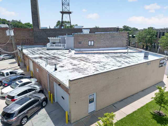 4122 W Grand Avenue, Chicago, IL 60651