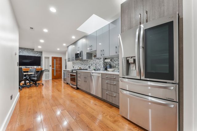 4122 W Grand Avenue, Chicago, IL 60651