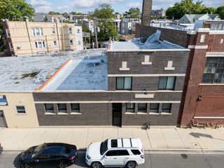 4122 W Grand Avenue, Chicago, IL 60651