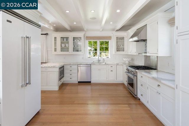 42 Brookside Rd, Orinda, CA 94563
