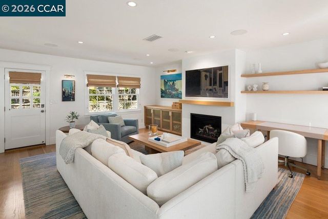 42 Brookside Rd, Orinda, CA 94563
