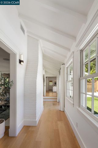 42 Brookside Rd, Orinda, CA 94563