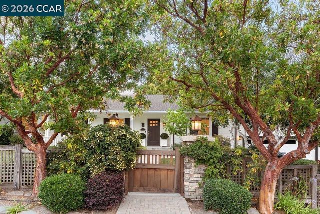 42 Brookside Rd, Orinda, CA 94563