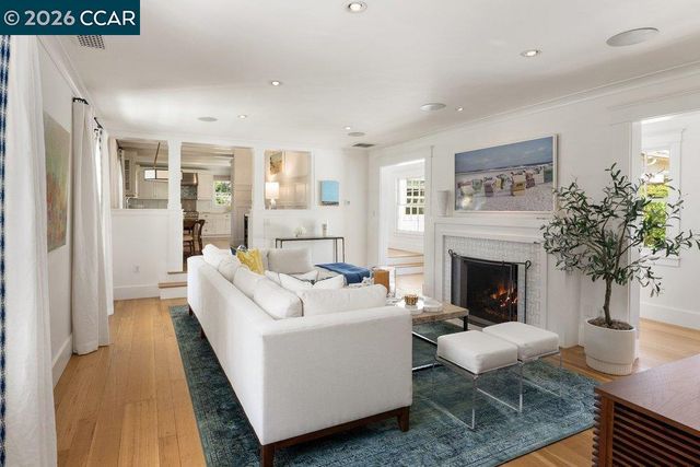 42 Brookside Rd, Orinda, CA 94563