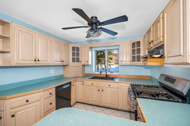 4 Therriault Avenue, Salem, NH 03079