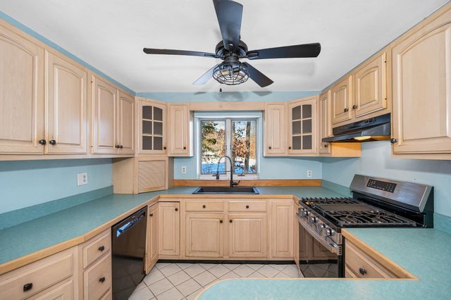 4 Therriault Avenue, Salem, NH 03079