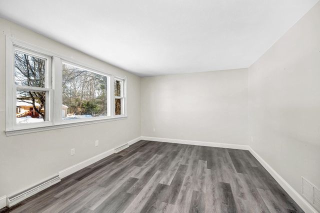 4 Therriault Avenue, Salem, NH 03079