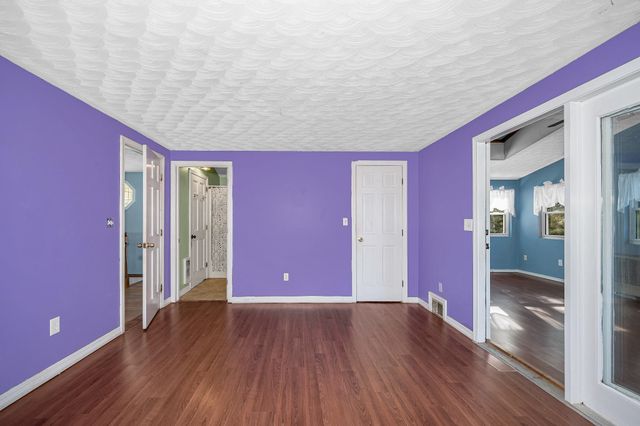 4 Therriault Avenue, Salem, NH 03079