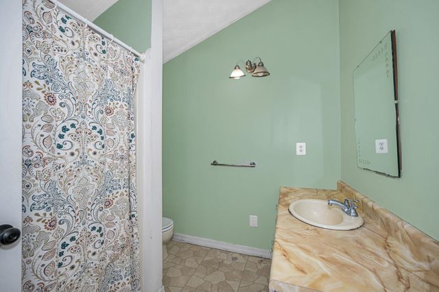 4 Therriault Avenue, Salem, NH 03079