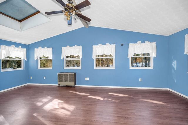 4 Therriault Avenue, Salem, NH 03079