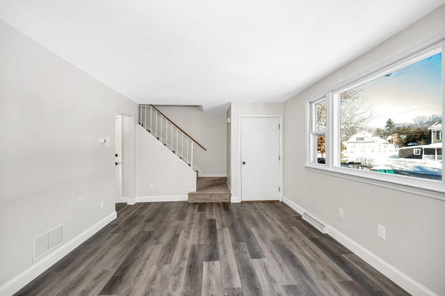 4 Therriault Avenue, Salem, NH 03079