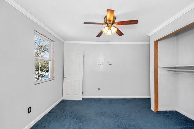 4 Therriault Avenue, Salem, NH 03079