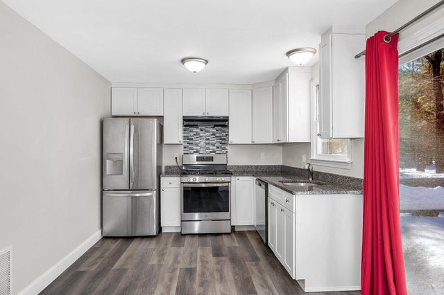 4 Therriault Avenue, Salem, NH 03079