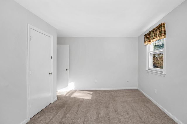 4 Therriault Avenue, Salem, NH 03079