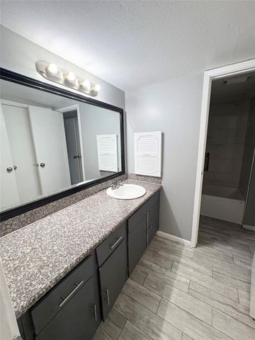 3015 Walnut Bend Lane 13, Houston, TX 77042