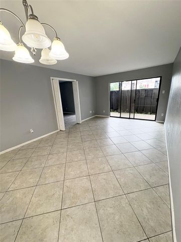 3015 Walnut Bend Lane 13, Houston, TX 77042