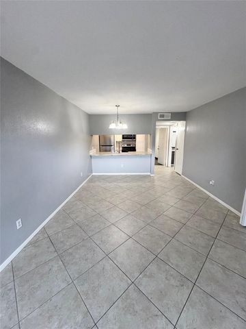 3015 Walnut Bend Lane 13, Houston, TX 77042