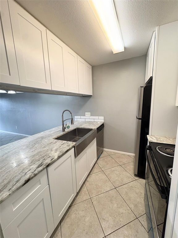 3015 Walnut Bend Lane 13, Houston, TX 77042