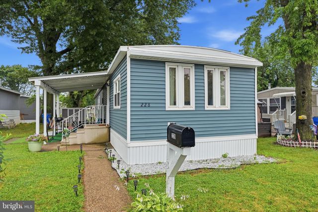 228 JOHNSON DR, Fairless Hills, PA 19030