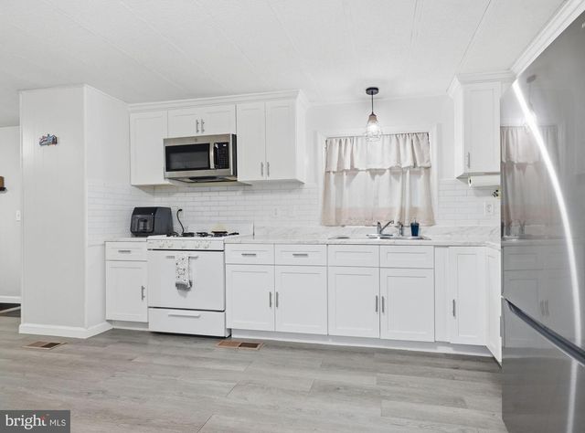 228 JOHNSON DR, Fairless Hills, PA 19030