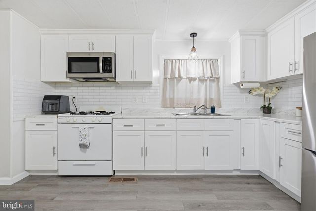 228 JOHNSON DR, Fairless Hills, PA 19030
