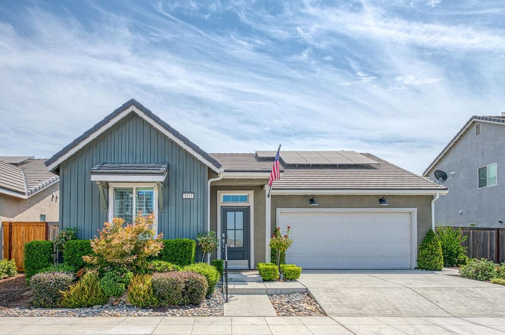 Image 1 of property listing at 1915 N Marion Avenue, Clovis, CA 93619