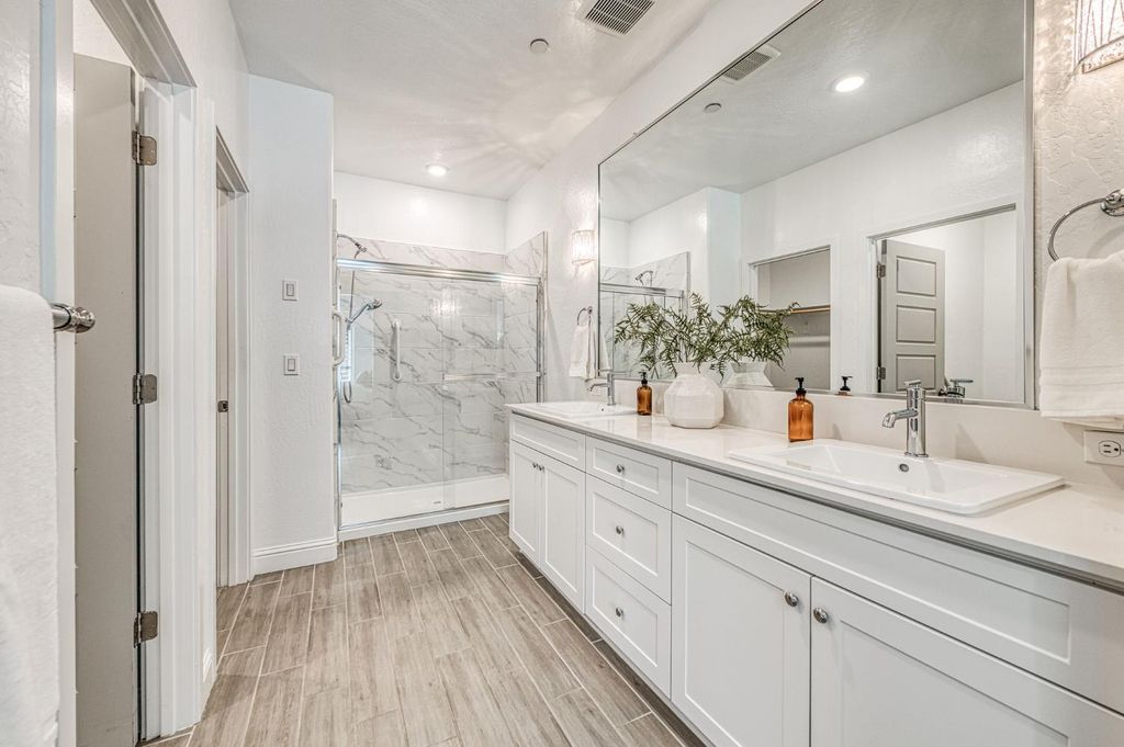 Image 19 of property listing at 1915 N Marion Avenue, Clovis, CA 93619