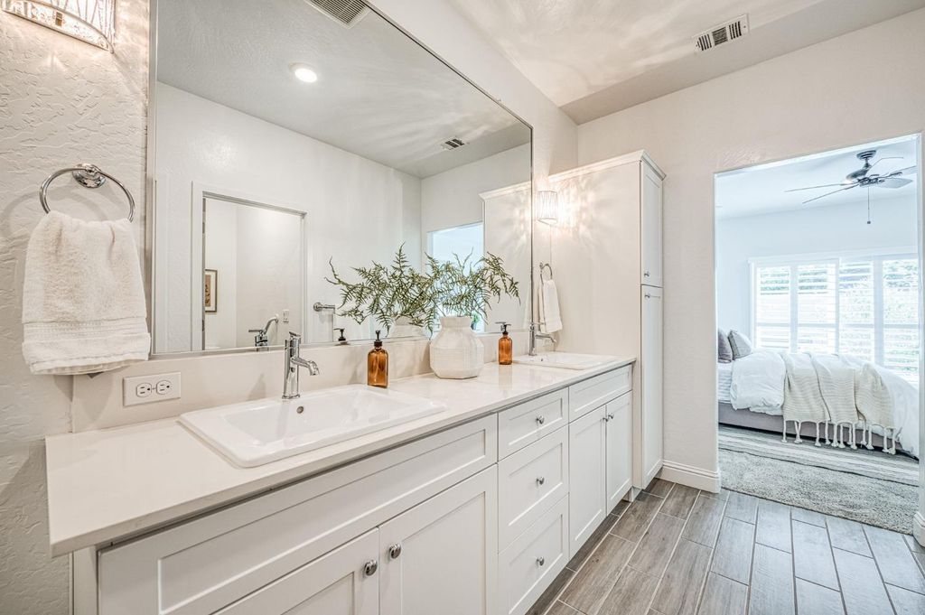 Image 20 of property listing at 1915 N Marion Avenue, Clovis, CA 93619
