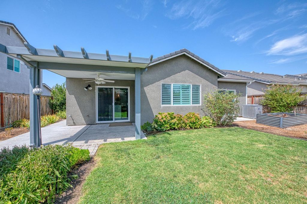 Image 23 of property listing at 1915 N Marion Avenue, Clovis, CA 93619