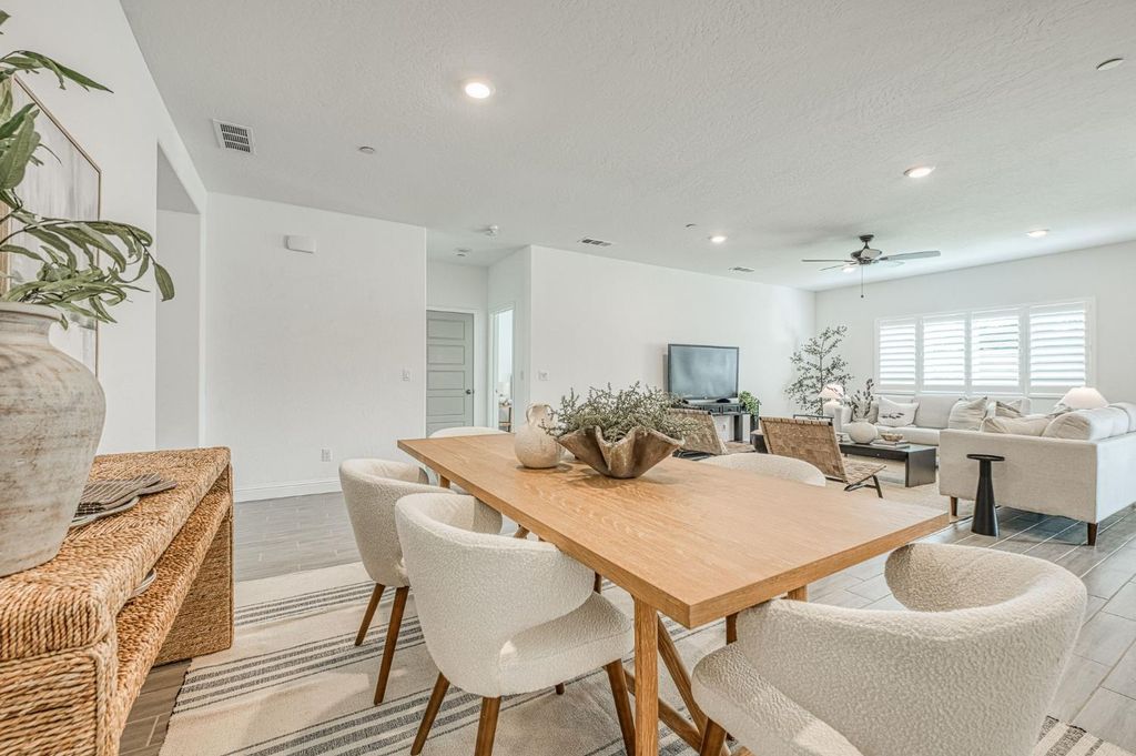Image 5 of property listing at 1915 N Marion Avenue, Clovis, CA 93619