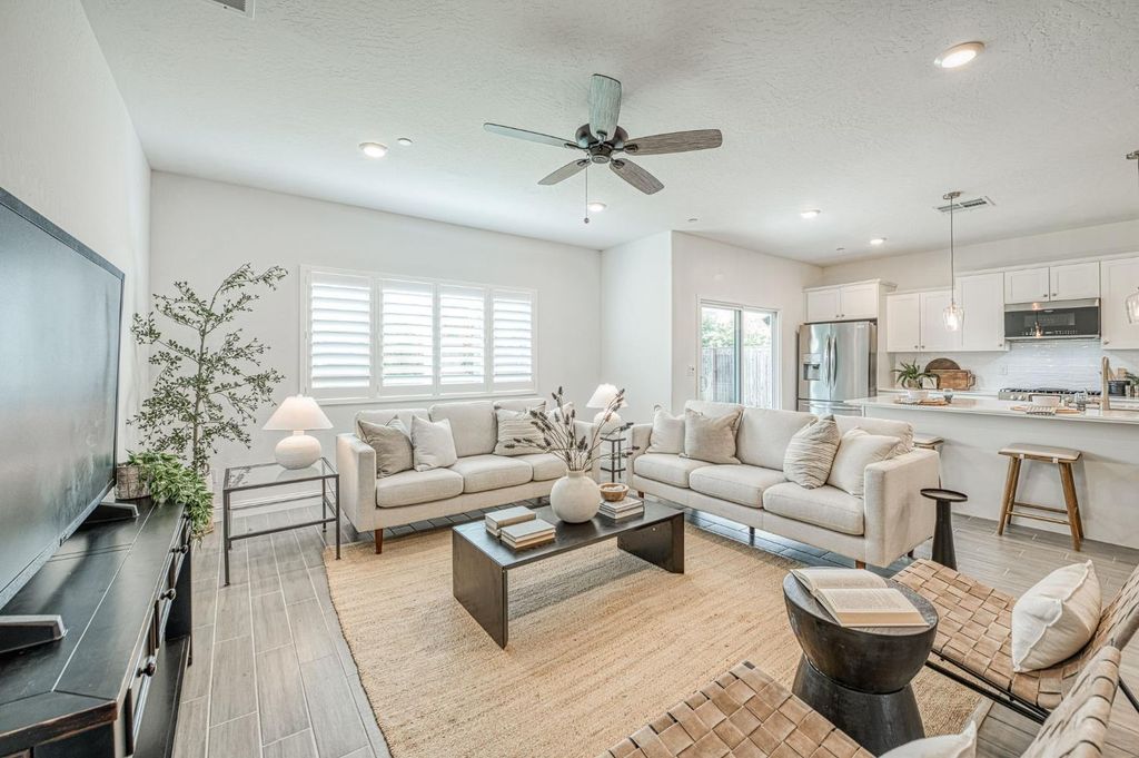Image 6 of property listing at 1915 N Marion Avenue, Clovis, CA 93619