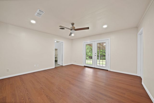 5621 Wedgworth Road, Fort Worth, TX 76133