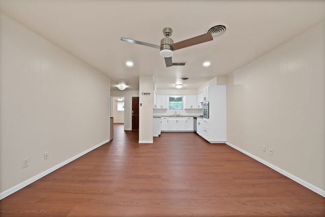 5621 Wedgworth Road, Fort Worth, TX 76133