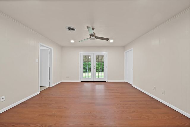 5621 Wedgworth Road, Fort Worth, TX 76133