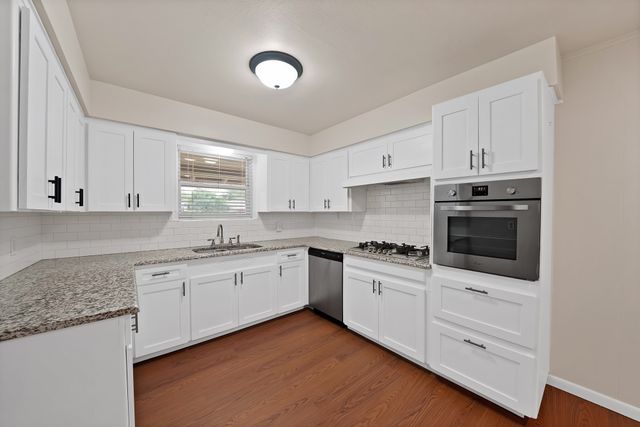 5621 Wedgworth Road, Fort Worth, TX 76133
