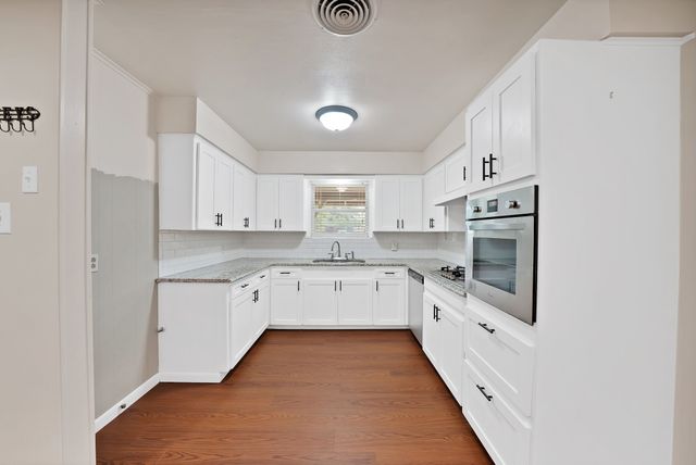 5621 Wedgworth Road, Fort Worth, TX 76133
