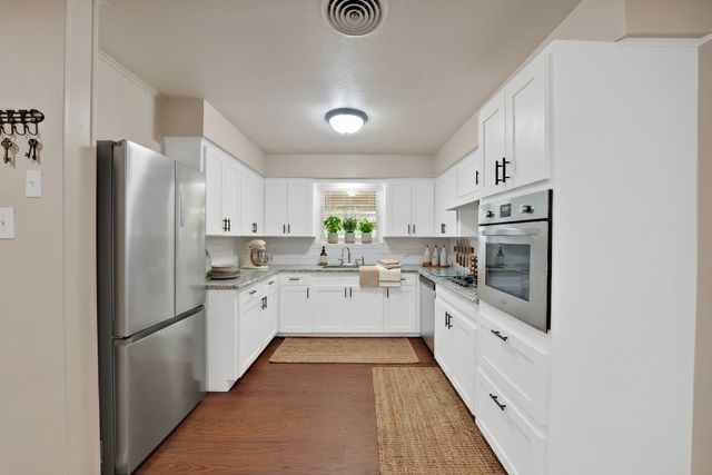 5621 Wedgworth Road, Fort Worth, TX 76133