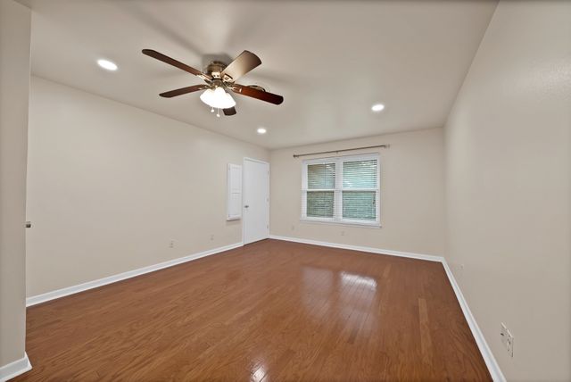 5621 Wedgworth Road, Fort Worth, TX 76133