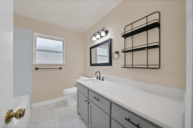5621 Wedgworth Road, Fort Worth, TX 76133
