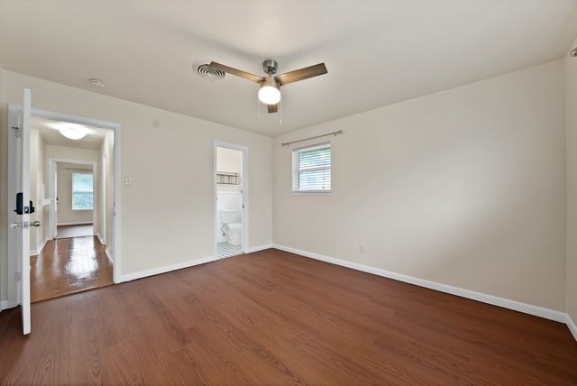 5621 Wedgworth Road, Fort Worth, TX 76133