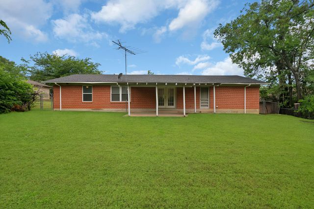 5621 Wedgworth Road, Fort Worth, TX 76133
