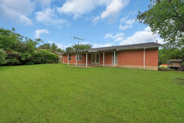 5621 Wedgworth Road, Fort Worth, TX 76133